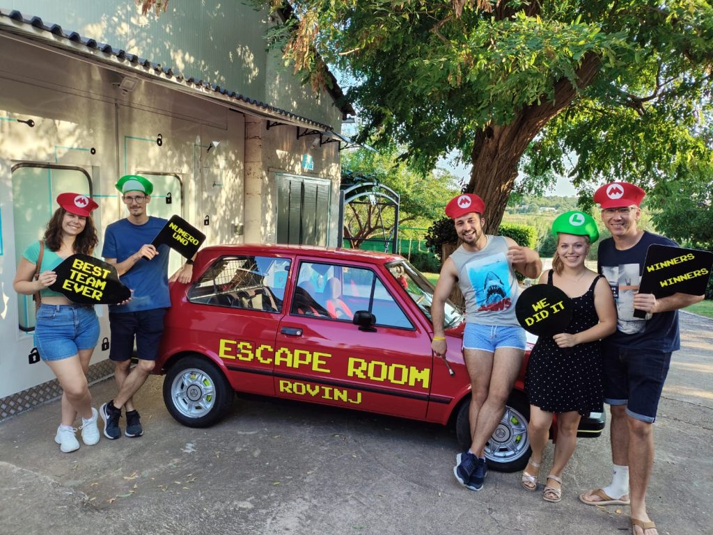 Absolutely amazing experience. So many interesting details that make this Escape room really stand out. Team ''VIDE I MATICE''